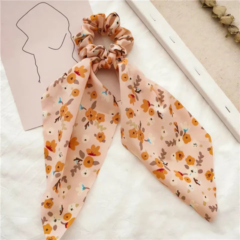 Satynowa gumka do włosów scrunchie z apaszką kwiatową - Spinkarnia