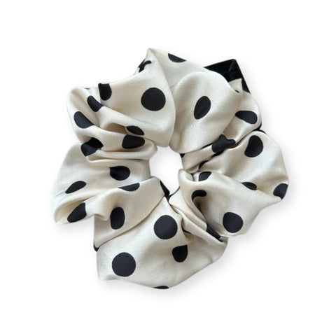 Duża gumka do włosów scrunchie satynowa w groszki - Spinkarnia